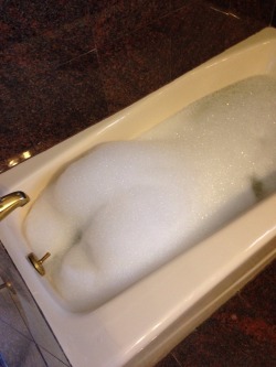 Mosray:  I Ran A Bath N Added Bubbles N They Ended Up Looking Like A Butt I Accidentally