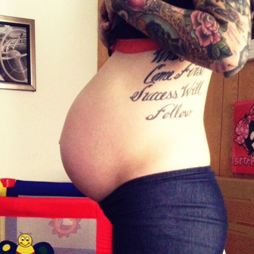 mrsxnos: I think it’s safe to say our lil Maeve has started to drop. 35 weeks, 5days today! Ge