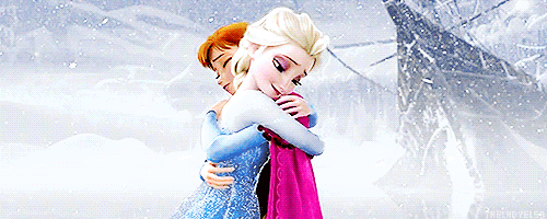 theladyelsa:  just look at elsa snuggling into the hug ಥ‿ಥ 