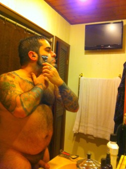 unitedbears:  bodmodbear:  An older shaving selfie.  I always really liked this pic  UNITED_BEARS