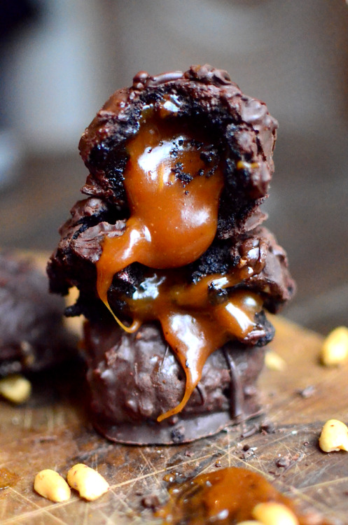 dayofutopia: SAMUEL’S SALTED CARAMEL PEANUT BROWNIE BOMBS
