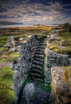 ollebosse:    Dunbeag broch (Iron Age settlement),