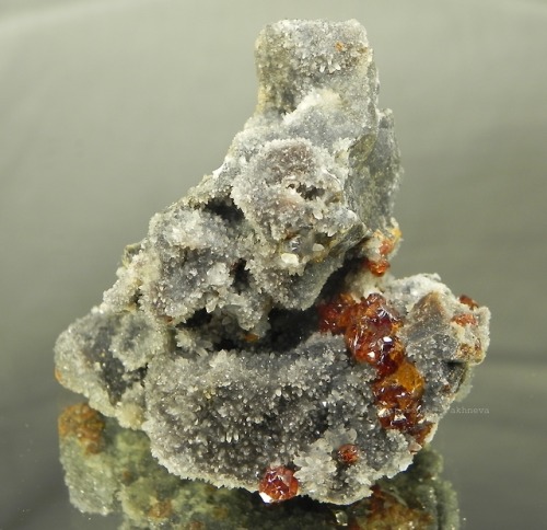 minerali-list:Sphalerite (var. cleiophane) and quartz ChinaPhoto: Pakhneva Ekaterina