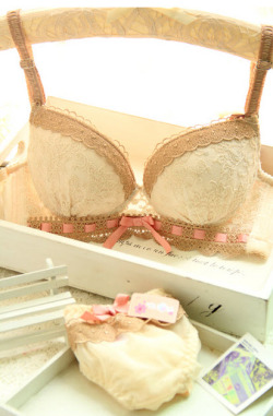 Kawaii Lingerie Shopping