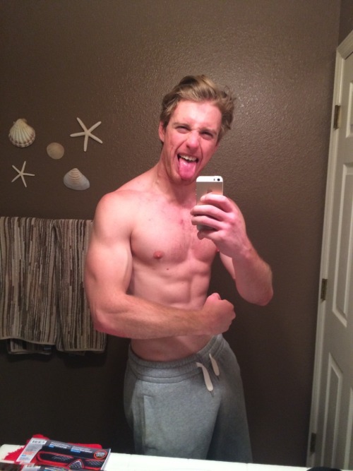 livingabovetherest:  Where the physique is at after my first week back since my 4 month break. 
