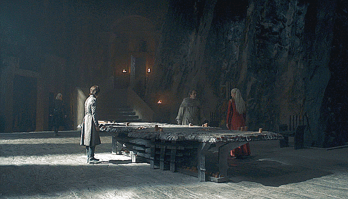 Because nobody 𝑒𝑣𝑒𝑟 suspects the butterfly — Dragonstone and the  painted table in 1x08 Lord of