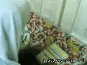 mohdkhairulfaizal:  melayulaknat:  Baru nak study dah kena paksa isap konek orang