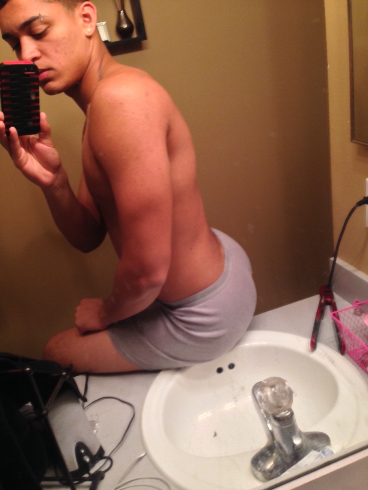 idgafwhawha:  100 LIKES! &amp; HIS TWERKING VIDEO WILL BE POSTED ;-) Reblog &amp;