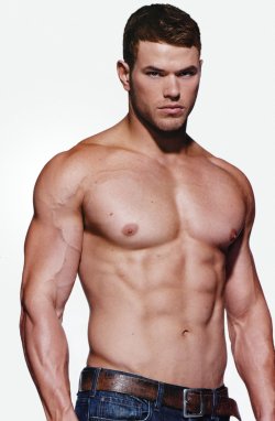 glad2bhere:  handsome &amp; muscular kellan lutz 