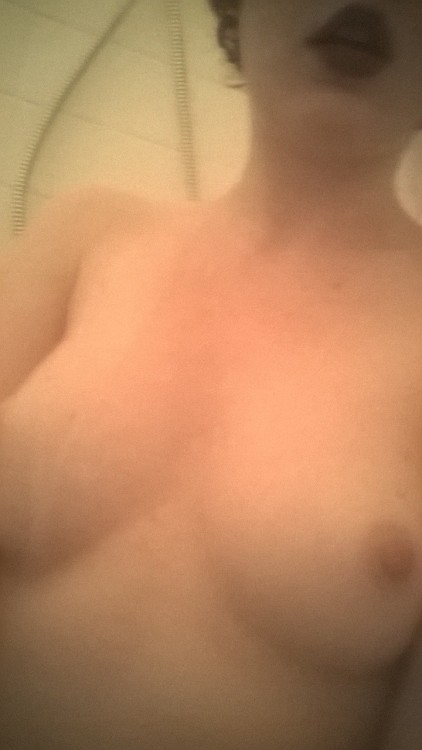 miserald:  Dirty girls need to clean up too ❤