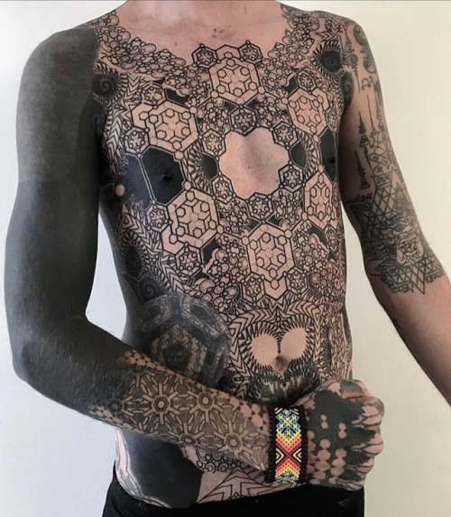 By @kenji_alucky On @nemonawat #tattoothenipple #chesttattoo #blackwork #tattoo #blackink #tattooedn