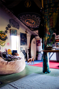 effervescentvibes:freelovemovement:  nightoesphere:  .◦❀◦.  perfect room holy moly   good vibes here 