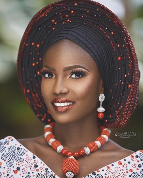 She&rsquo;s so beautiful. . . . Makeup - @jideofstola Photography- @princemeyson Gele ,blouse and b