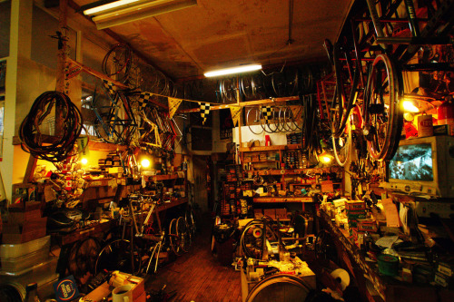 thecyclissimo: Yojimbo’s Garage in Chicago, IL. Once of my favorite shops to go visit when I’m in t