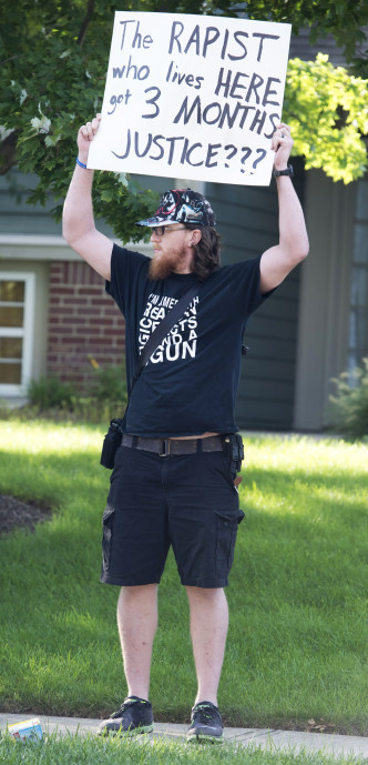 trebled-negrita-princess:  thetrippytrip:      Armed protesters have been waiting