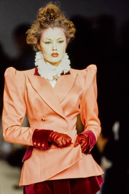  VIVIENNE WESTWOOD Fall/Winter RTW 1995if you want to support this blog consider donating to: ko-fi.