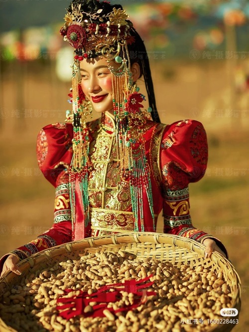 Inner Mongolian wedding dress