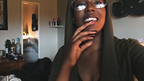 trillassthugga: luloomo: Like I’m tryna be a hand model.. Wow..