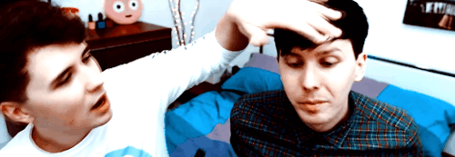 flushedphil: ✨dan playing with phil’s hair✨