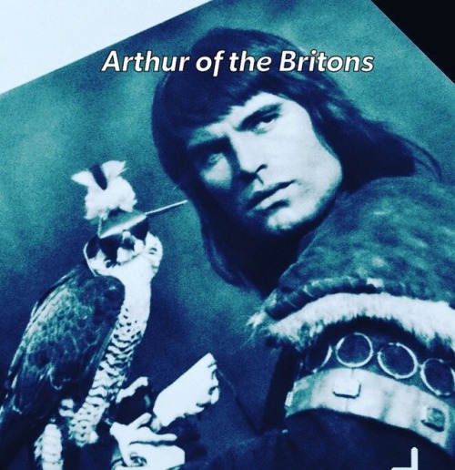 arthurandthefox:Oliver Tobias as King Arthur in the 1970s TV show, Arthur of the Britons.