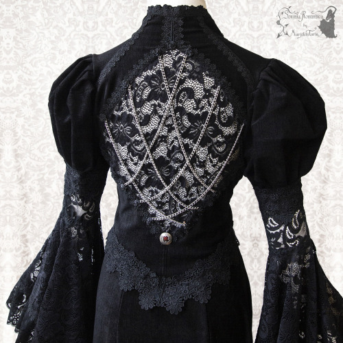 New gown in black with metal detailing and a lace back with chains and roses ^^For all about my desi