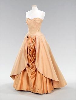 Redmacha:  Hobospice32:  Ephemeral-Elegance:  Ball Gown, 1948 Charles James Designed