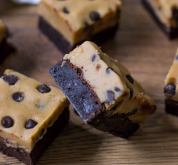 fullcravings:  Chocolate Chip Cookie Dough Brownies 