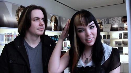 cactuslorddez:  omg i just realized their hair matches. if that’s not the cutest shit ever i don’t know what is. 