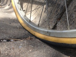 titsandtires:  As I sit and wait for a friend to rescue me and my flat tire, a grey haired old man flies past on one if those red and black SE Drafts. Made me smile that he’s out crushing hills in west Austin on a bike like that.