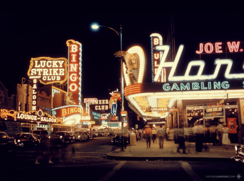 vintagelasvegas: Fremont St & 2nd, Las Vegas, c. 1955Joe W Brown’s Horseshoe Club - $1,000,000 i