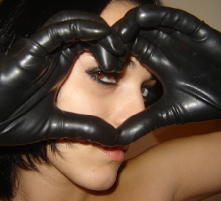theglover:  All you need is love…and gloves, of course! 