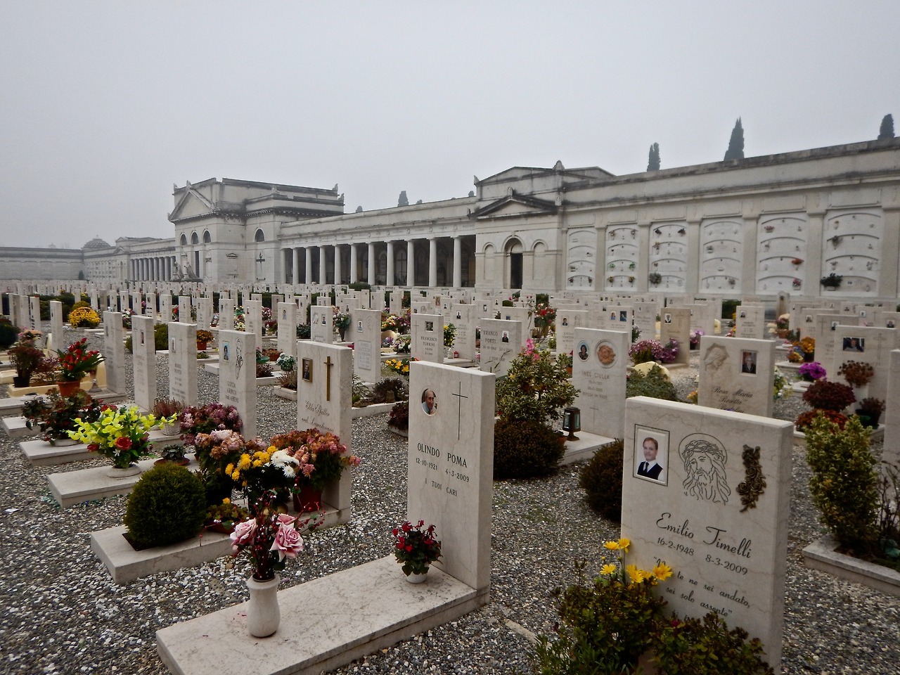 graniteonmypizza: Cimitero Vantiniano, Brescia, Italy, December 2016