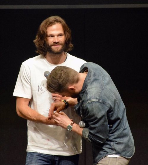 nothingidputbeforeyou:Jared cut his finger during the auction and of course Jensen had to bandage it