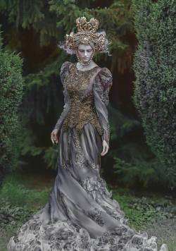 littlelimpstiff14u2:  The Medieval Fairytale like Photography of Agnieszka Lorek  Agnieszka Lorek is a photographer, stylist, editor, painter, composer and musical performer, and a columnist. Vogue Instagram 