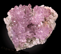 Hematitehearts:  Quartz Var. Amethyst Locality:   Kakamunurle Mine, Karur District,