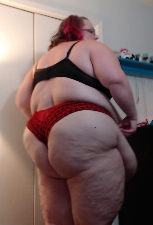 mandalorieann: Watch as I struggle to fit into my old #panties. #Jiggling my #fat rolls as I try on 