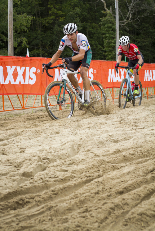 thismachinekillscobbles:Jingle Cross World Cup