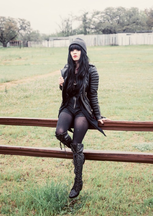 ericasmith33: www.jaglever.com/helicopter-over-austin/#more-10981Love this look!