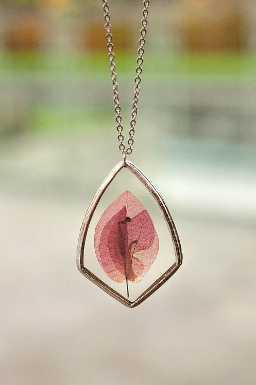 culturenlifestyle: Unique Pressed Glass Jewellery Preserves Pieces Of Nature Dublin-based Russian je