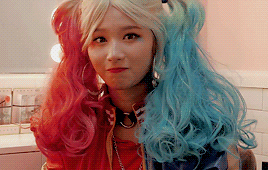 chaenqs:  “is harley quinn a zombie?” -sana quinn 