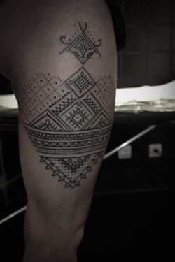 blackhearttattoo:  By Alexis Calvié - Black