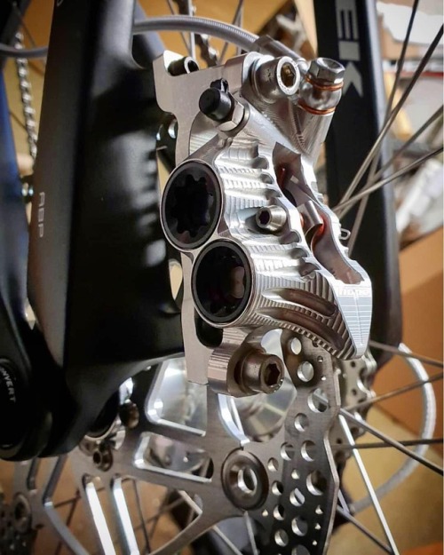 themtnbikegeek: Pure porn posted by @scooby8272! Hope V4 brakes looking astounding! ———————— Share y