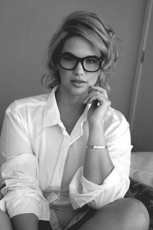 girlzwithcurves:  curvy-naughty-horny-mama:  eslamy:  Elly  Soooo beautiful!  we love Elly <3
