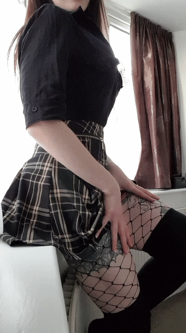 little-lady89:  Bit of a throwback for fishnet Friday 😉