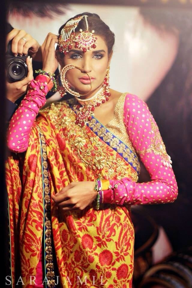 allthingspakistanicelebs:  Amna Ilyas, you gorgeous woman!