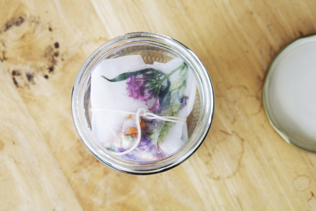 caitlingillam:  {Flower Fabric Dyeing ⎢ I Art U}