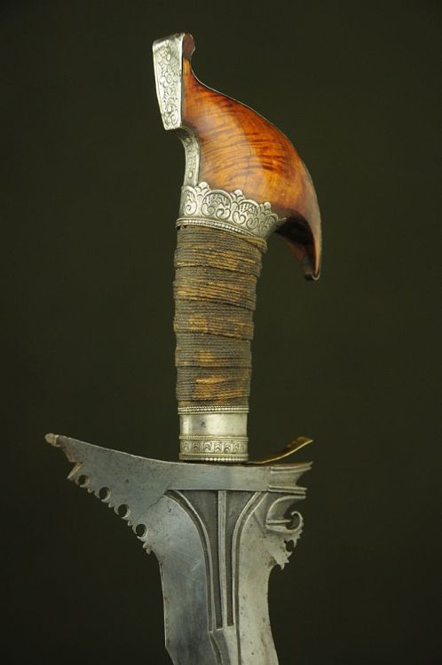 art-of-swords:  Moro Keris Sword Dated: 19th century Culture: Indonesian Measurements: overall length 29.25 inches (74.3cm); blade length 22.75 inches (57.8cm) The pommel of the sword is 4.5 inches from tip to top and is decorated with engraved silver