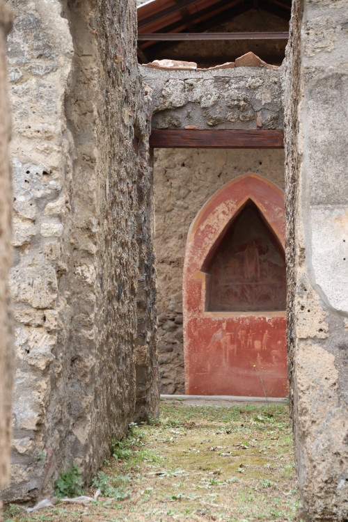  The red altar in the House of the Lararium, Pompeii