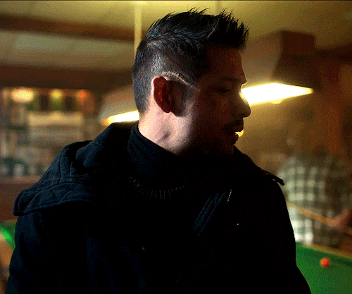 sinfultragedy: DAVID CASTAÑEDA as DIEGO HARGREEVESThe Umbrella Academy; 1x05 - Number Five