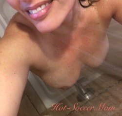 hot-soccermom:  A little shower selfie to